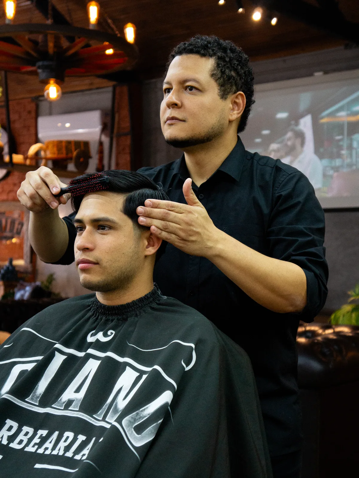 Corte na Barbearia Goiano